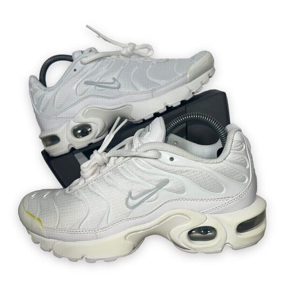 Nike Air Max Plus GS 'White Metallic Silver' AR1852-100 Youth 4.5 Women's 6 - Picture 1 of 12